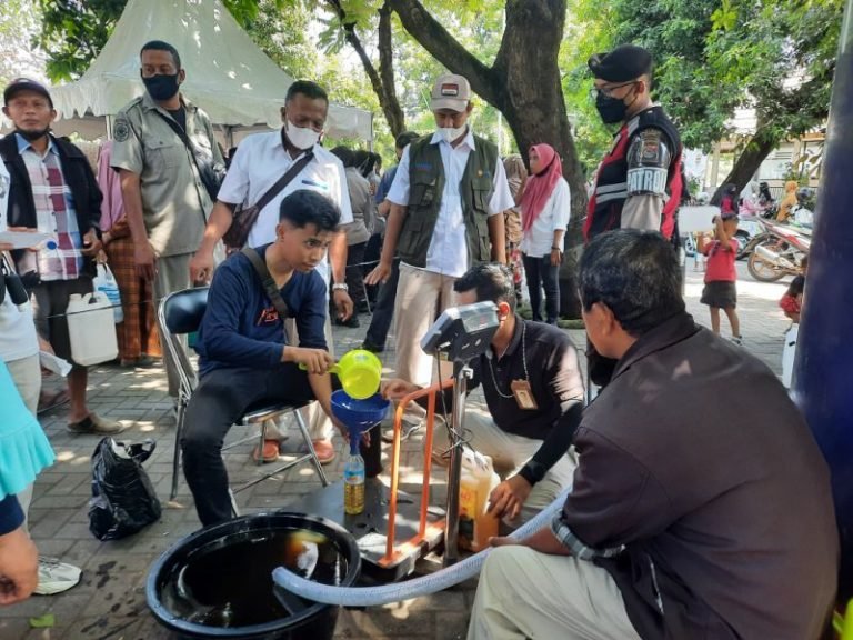 3.600 Kg Minyak Goreng Curah Bersubsidi Didistribusikan di Sumbawa