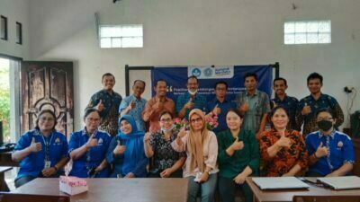 Tim PKM FKIP UNSA Latih Guru Kembangkan Media Pembelajaran Berbasis TIK