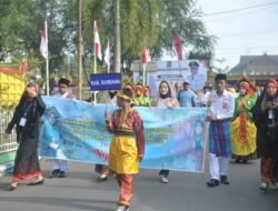Parade Seni, TP-PKK Sumbawa Tampilkan Adat Nyorong