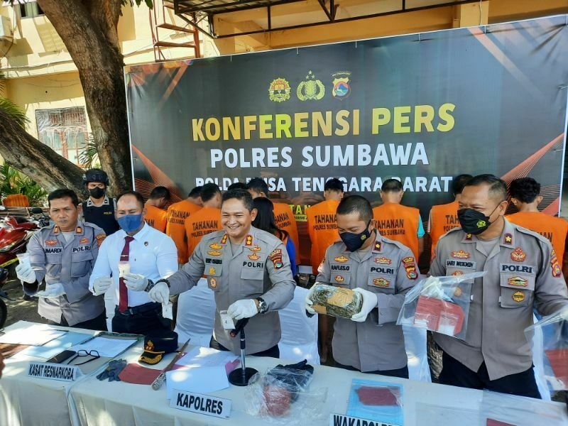 Ungkap 10 Kasus, Polres Sumbawa Amankan 14 Tersangka, 200 Gram Sabu dan 1,5 Kg Ganja