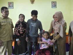 Wabup Sumbawa Serahkan Bantuan ATENSI dan KUB