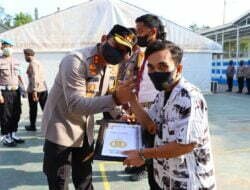 Kapolres Sumbawa Berikan Hadiah Kepada Anggota dan Masyarakat