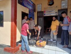 Polsek Empang Sita Puluhan Botol Miras dari Rumah Warga