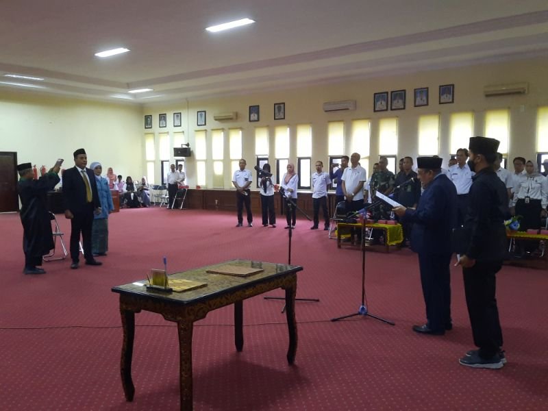 Lantik Dirut Perumdam Batulanteh, Bupati Ingatkan Peningkatan Layanan dan Rehabilitasi Jaringan