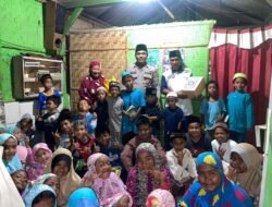 Kapolsek Kawasan Pelabuhan Laut Poto Tano Bagikan Al-Quran dan Sembako