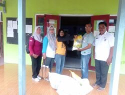 Disos Salurkan Bantuan untuk Korban Banjir di Kecamatan Plampang