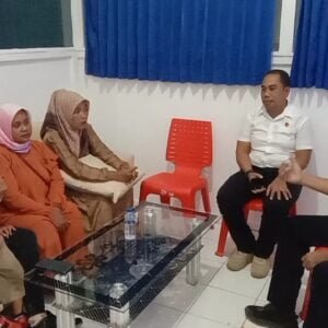 Minta Penyebab Kematian Sumianya Diungkap, Istri Korban Datangi Mapolres Sumbawa