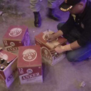 Satpol PP Sita Ratusan Botol Miras di Sampar Maras