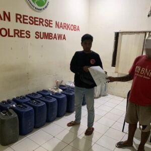 Polres Sumbawa Amankan Puluhan Jerigen Miras