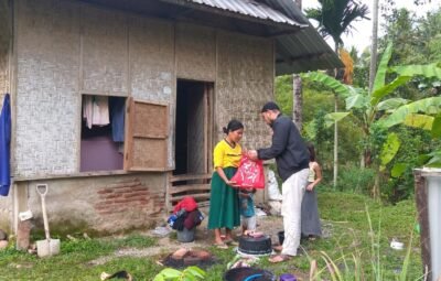 IJTI Korwil Sumbawa Barat Bagikan Paket Sembako