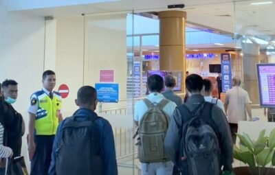 Tinggal dengan Izin Kunjungan di Sumbawa, 5 WNA Asal Tiongkok Dideportasi