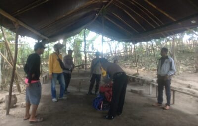 Polsek Sumbawa Bubarkan Sabung Ayam Di Kelapis