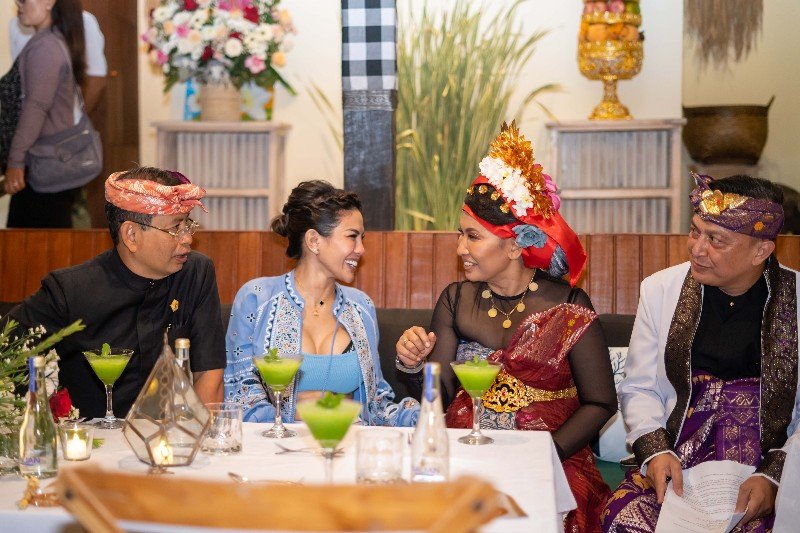 Krisnawati (Kedua dari Kanan) Owner Taroo Ubud