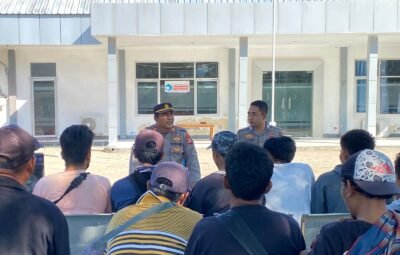 Jum’at Curhat, Kapolsek KPL Tano Beri Arahan dan Pembinaan Pedagang Asongan