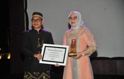 Bupati dan Wabup Sumbawa Dapat Penghargaan Sumbawa Award 2023