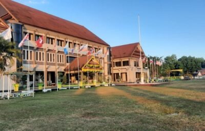 Bendera Negara Peserta MXGP Samota 2023 Dikibarkan