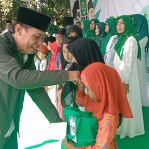 Peringati Harlah ke-25, DPC PKB Sumbawa Santuni Anak Yatim