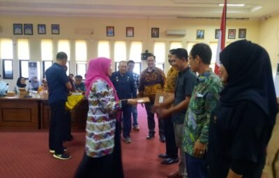 Pelaku Usaha di Sumbawa Terima Sertifikat Halal