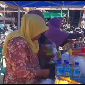 Balap Sampan Labuhan Ijuk, Penjual Es dan Sosis Bakar Raup Keuntungan Berkali Lipat