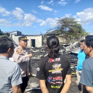 Tiga Unit Ruko di Taliwang Hangus Terbakar