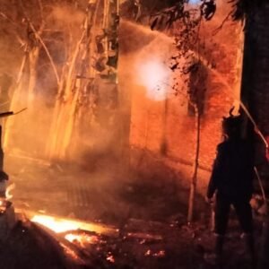 Rumah Panggung di Alas Hangus Terbakar