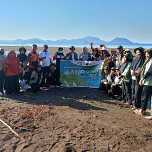 Dukung Mitigasi Perubahan Iklim, Ormawa UNSA dan Pemda Tanam 1.000 Mengrove