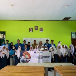 Antisipasi Bahaya Narkoba, Mahasiswa KKL UNSA Gandeng Babinsa Beri Sosialisasi pada Remaja