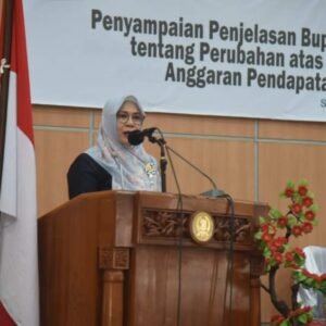 Wabup Sumbawa Sampaikan Penjelasan Bupati Terhadap R-APBD 2023