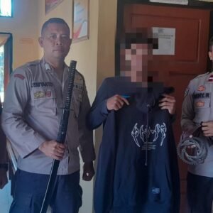 Konvoi Pelajar Bawa Pedang Viral di Medsos, Terduga Pelaku Diamankan ke Polsek Buer