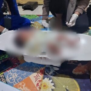 Bayi Laki-laki Diduga Sengajah Ditinggal di Depan Rumah Warga