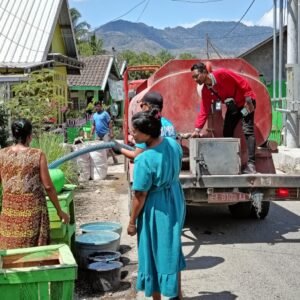 Distribusikan Air Bersih, BPBD Sumbawa Terjunkan 6 Armada