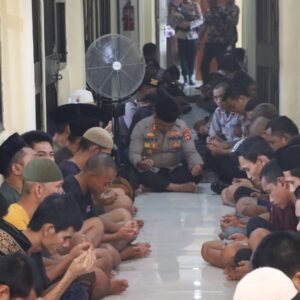 Kapolres Sumbawa Ajak Tahanan Rayakan Maulid Nabi Muhammad