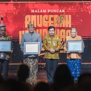 Bupati Sumbawa Terima Anugerah Kebudayaan dari Kemendikbudristek