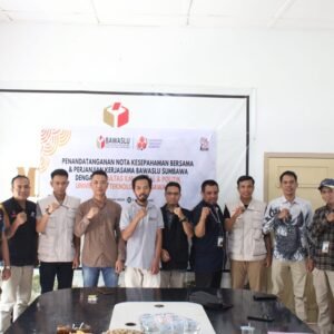 Bawaslu Sumbawa Bersama UTS Tanda Tangani Perjanjian Kerja Sama