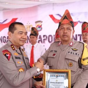 Bripka Ary Tri Yuswanto, Bhabinkamtibmas Kelurahan Pekat Dapat Penghargaan dari Kapolda NTB