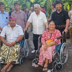 Rachmat Hidayat Kambali Salurkan Bantuan untuk Masyarakat di Pulau Lombok