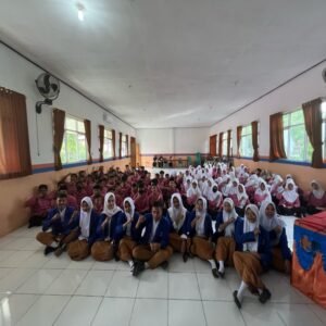 MAHASISWA FKES UNSA LAKUKAN PENYULUHAN TINGKATKAN KESEHATAN REMAJA