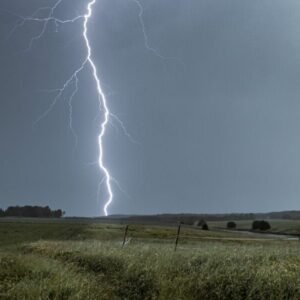 Seorang Perempuan Meninggal Dunia Tersambar Petir di Sawah