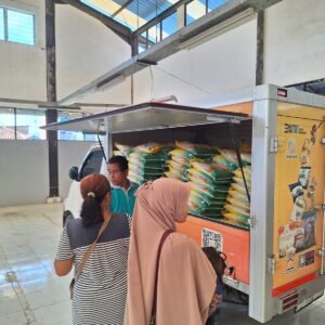 Bulog Guyur 3 Ton Beras untuk GPM di Kecamatan Sumbawa