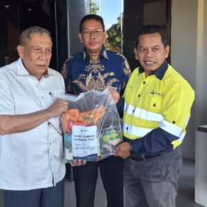 Bupati Terima Paket Ramadan dari AMMAN untuk Masyarakat Sumbawa