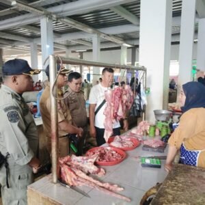 Jelang Ramadan, Satpol PP Sumbawa Awasi Peredaran Daging di Pasar