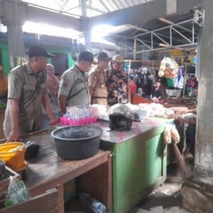 Satpol PP Sumbawa Pantau dan Awasi Peredaran Daging di Pasar Alas