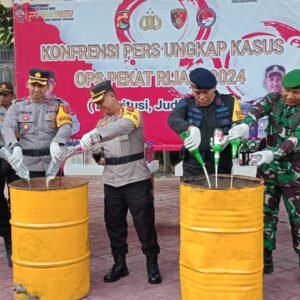 Polres Sumbawa Musnahkan Ratusan Botol Miras Hasil Operasi Pekat Rinjani 2024