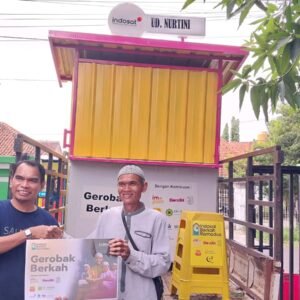 Gerobak Berkah Indosat Sentuh Marbot Masjid di Sumbawa