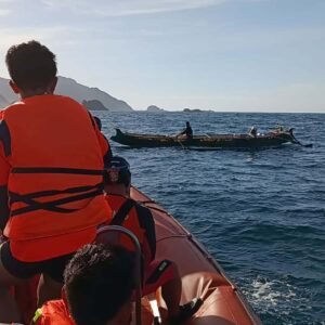 Perahu Terbalik Diterjang Ombak, 1 Orang Pemancing dalam Pencarian
