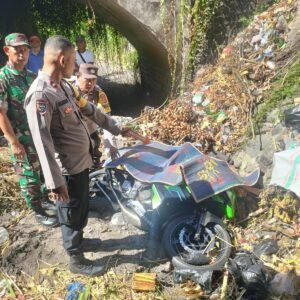 Seorang Pengendara Meninggal Dunia Setelah Jatuh ke Jurang
