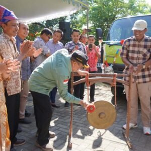 Wujudkan Zero Waste, Bupati Sumbawa Luncurkan Truk Sampah Desa Langam