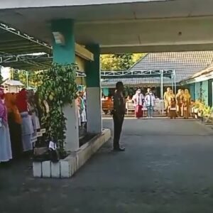 Pimpin Apel di RSUD Sumbawa, Sekda : Wujudkan Senyum Salam Sapa