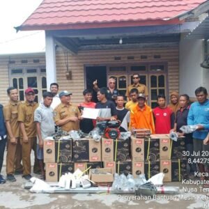Dislutkan Sumbawa Serahkan 10 Unit Mesin Ketinting untuk Nelayan