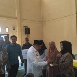 Bupati Serahkan Santunan JKK untuk Pegawai Pemda Sumbawa Non ASN